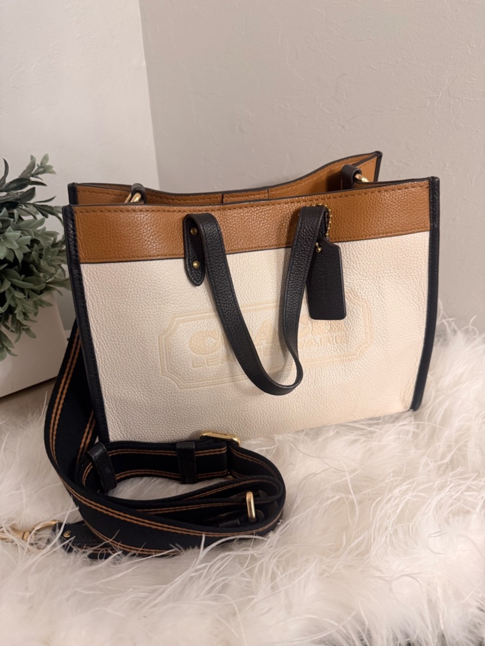 COACH Field Tote 30 In Colorblock With Coach logo Badge Handbag